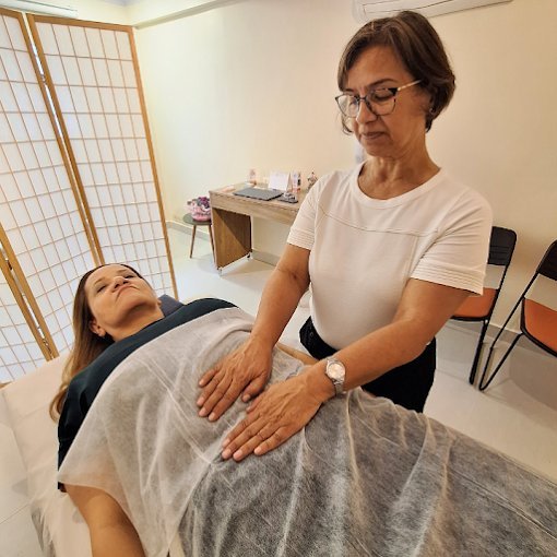 Bernadete Lima em sessão de Reiki
